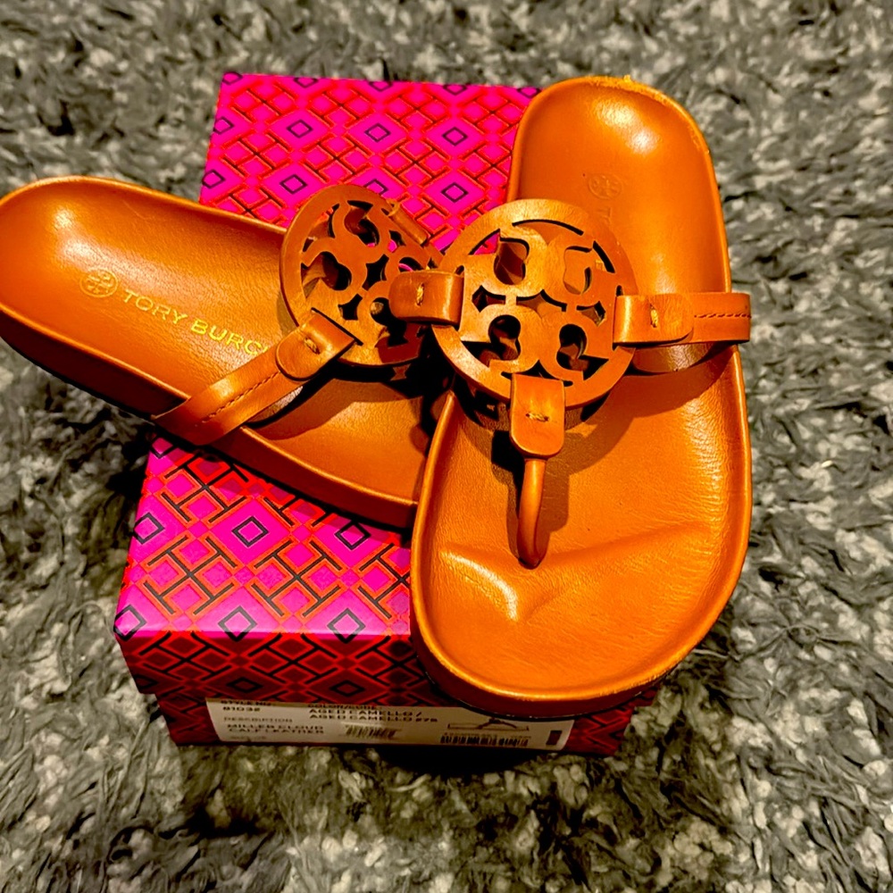 Tory Burch size 7 sandals like new!